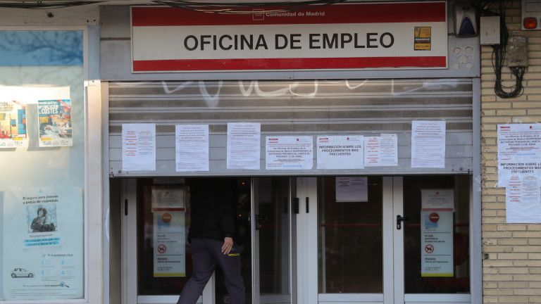 Безработните в Испания се увеличиха с 302 265 до 3 5