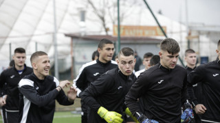 Белите победиха черните с 4 1 в двустранна игра между футболистите