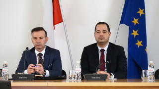 Трябва да свалим картите и да заявим открито че Гранична