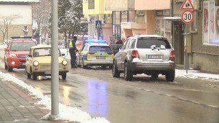 Две деца пострадаха след като бяха блъснати от джип на