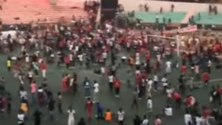 Най малко деветима човека загинаха при възникнали безредици на футболен мач