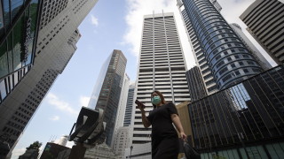 Икономиката на Сингапур се сви с почти 43 през второто