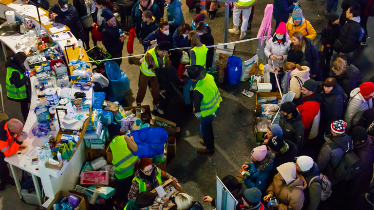 На фона на остър недостиг на работна ръка в родината, само 1 от 4 украински бежанци планира завръщане