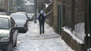 На софиянци не им се рине сняг от тротоарите