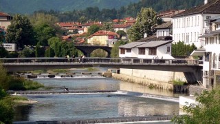 Икономическият ръст и социалното развитие на по малки градове като Троян