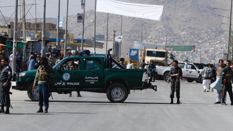 Поне 22 загинали при засада на талибани срещу полицейски конвой в Афганистан