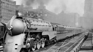 Между 1902 г и 1962 г пътническият влак известен като