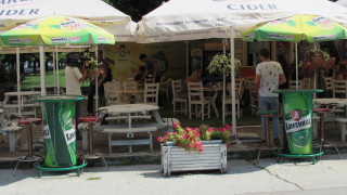 Правят общежитие и подземен паркинг на мястото на денонощни павилиони