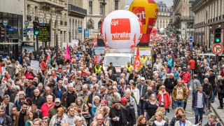 Хиляди френски пенсионери протестираха в различни френски градове срещу вдигането