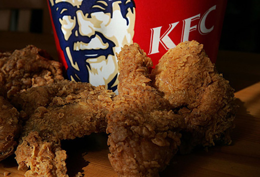 Състезание по надяждане с крилца за рождения ден на KFC в Mall of Sofia