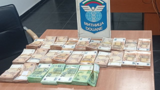 Недекларирани суми в общ размер от 96 850 евро са