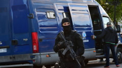 Трима арестувани в Гърция за атаки срещу имоти, свързани с управляващата партия