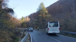 Катастрофа между автобус и джип на пътя за Рилския манастир