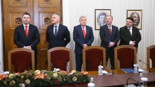 Преговори в условията на двойна оставка за БСП между червените