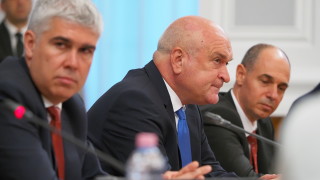 В присъствието на министър председателя и външен министър Димитър Главчев министъра