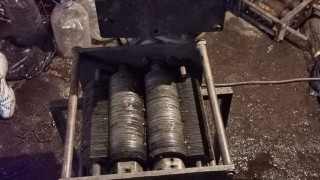 Разбиха нелегален цех за производство на цигари в Пловдив съобщават