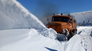 803 снегопочистващи машини се грижат за обработката на пътищата от