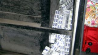 Контрабандни цигари в автобусна тоалетна откриха митничари
