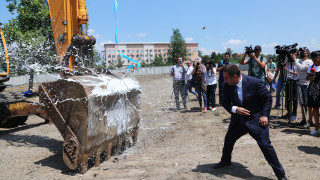 Едно е да копаш на София Тех Парк друго е