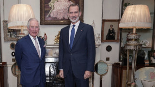 Първата чужда официална визита при новия крал на Великобритания вече