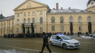 От администрацията на БАН уверяват че досегашният шеф на НИМХ