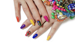 5 идеи за пищен маникюр през август