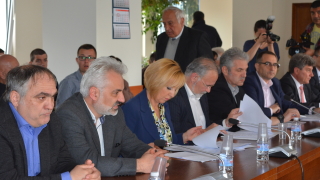 Манолова: КЕВР решава в интерес на дружествата, не на гражданите