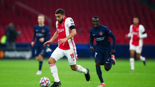 Аякс победи резонно датския Мидтиланд с 3 1 и запазва шансовете