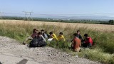 Заловиха румънци да превозват 11 нелегални мигранти в Пловдивско