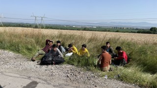 Полицията залови група нелегални мигранти край Казичене Това съобщи националното