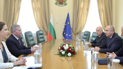 Румен Радев и Илияна Йотова се срещнаха с разузнавателен шеф от НАТО