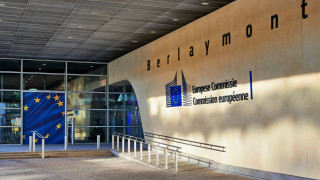 Продължаващ но по слаб динамичен растеж на фона на голяма несигурност