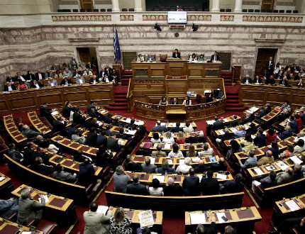 Гръцките депутати гласуват новия спасителен заем