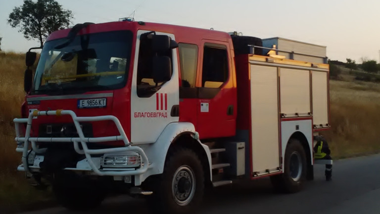 Евакуираха благоевградско село заради пожар 