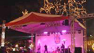 Сцена по западен модел за празничната програма в Бургас