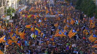 Хиляди поддръжници на независимостта на Каталуния излязоха по улиците на