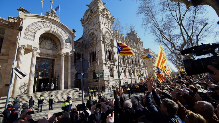 Сепаратисти крещят в Барселона "независимост" и "долу съдебната система на Испания"