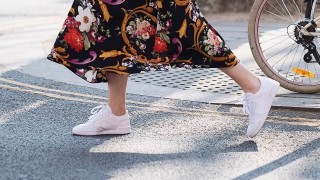 Спортните обувки преживяват най големия си бум в цивилната мода в