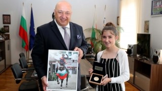 Ая Митева и отборът по издръжливост бяха избрани за номер