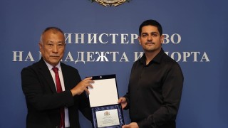 Министърът на младежта и спорта Радостин Василев се срещна с