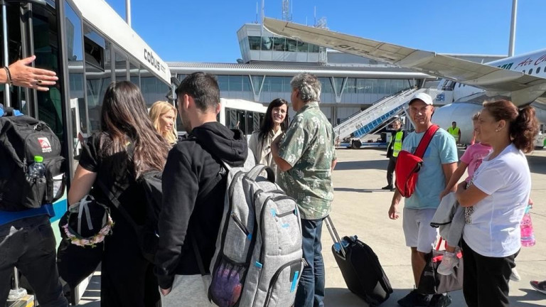 Още 57 български граждани ще бъдат евакуирани от Израел, съобщават