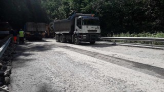 Ремонтират около 10 км път който води от местността Дервена