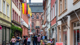 81 396 часа общо взето толкова време прекарваме в работа