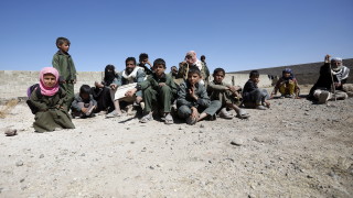 Десетки загинали жени и деца при въздушни удари в Йемен 