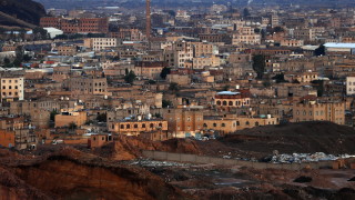 Йеменските бунтовници хуси съобщиха в петък за поредица от въздушни