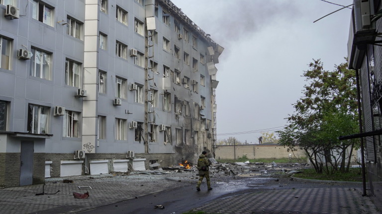 Няколко взрива в Мелитопол, атентат в Мариупол