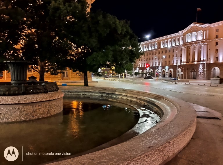 Мокър взор към Ларгото