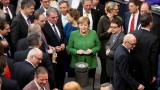 Меркел застана зад Юнкер в кавгата с Унгария