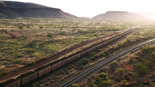 Rio Tinto превози руда с първия си влак робот на 280 км (ВИДЕО)