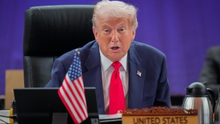 Президентът Доналд Тръмп в понеделник отказа да отхвърли спекулациите че